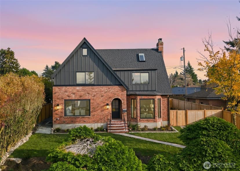 Property photo for 12216 Palatine Avenue N, Seattle