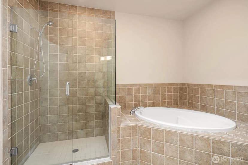 Property photo for 11004 Ne 11th Street #606, Bellevue photo 15
