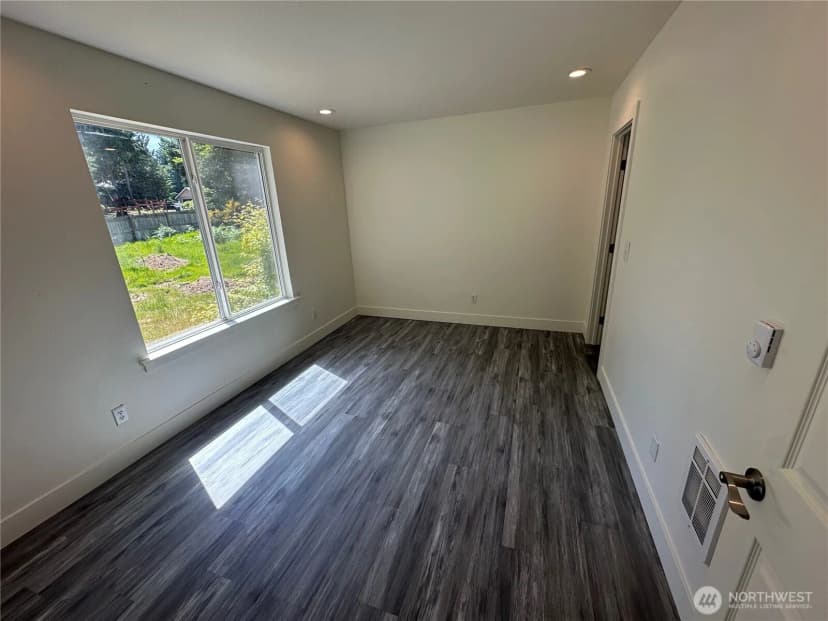 Property photo for 7041 E Washington Street, Port Orchard photo 8