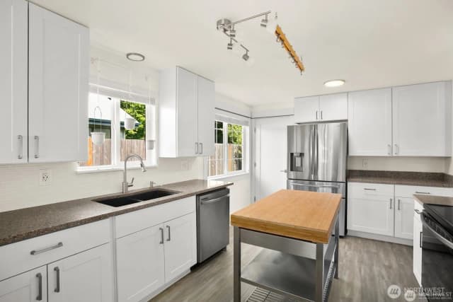 Property photo for 8826 10th Avenue Sw, Seattle photo 4