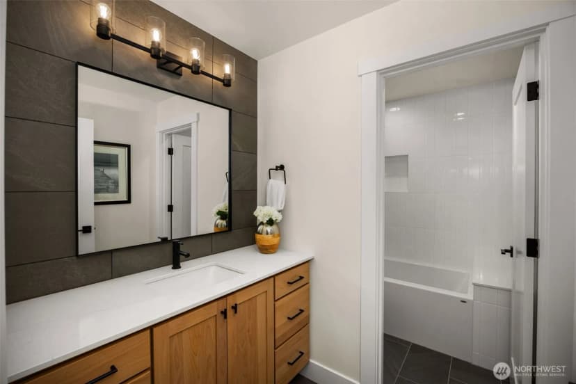 Property photo for 807 W Armour Street, Seattle photo 28