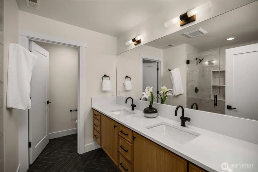 Property photo for 807 W Armour Street, Seattle photo 24