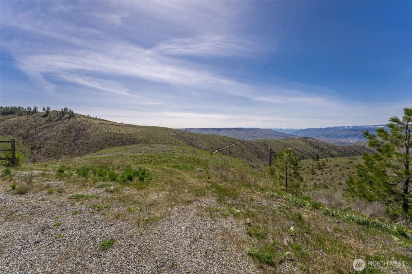 Property photo for 295 Hawks Ridge Road, Chelan photo 2