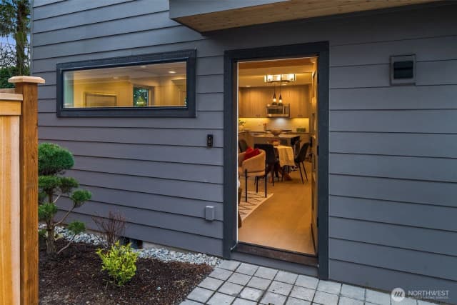 Property photo for 809 W Armour Street, Seattle photo 2
