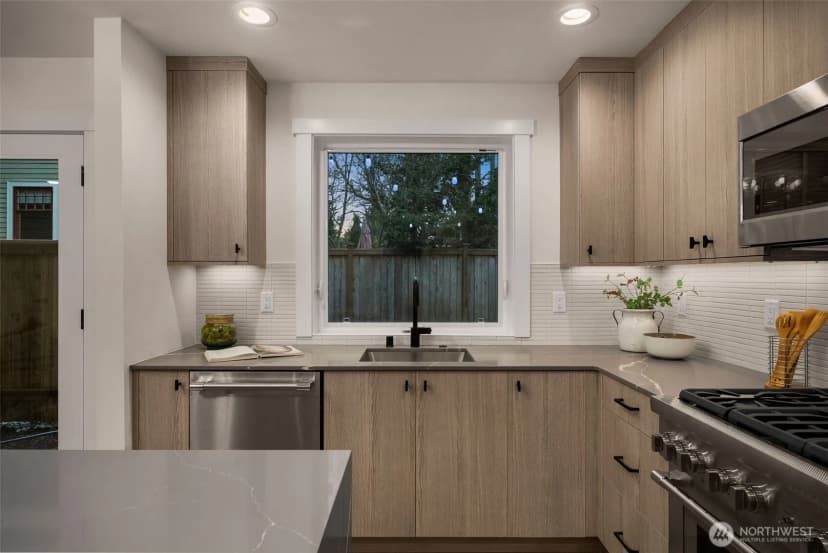 Property photo for 809 W Armour Street, Seattle photo 10