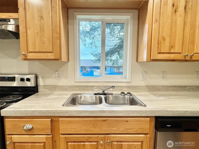 Property photo for 871 Spruce Street Se, Olympia photo 17