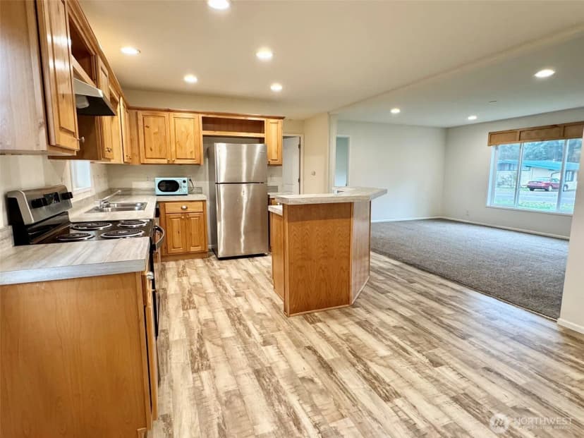 Property photo for 871 Spruce Street Se, Olympia photo 12