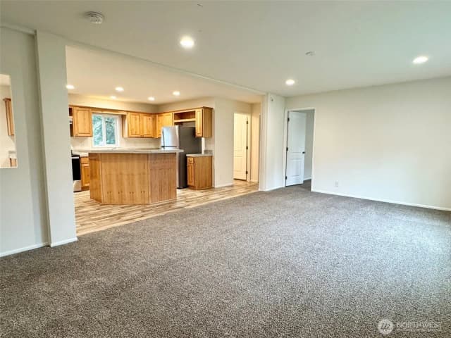 Property photo for 871 Spruce Street Se, Olympia photo 4