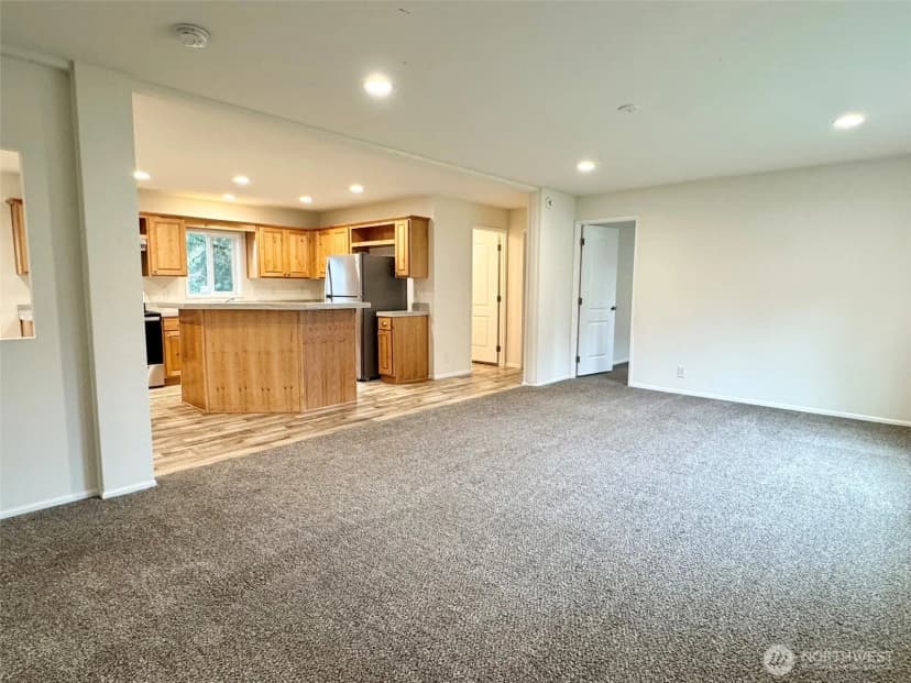 Property photo for 871 Spruce Street Se, Olympia photo 4