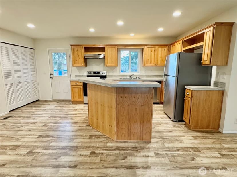 Property photo for 871 Spruce Street Se, Olympia photo 11