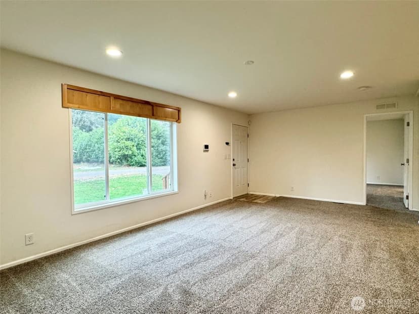 Property photo for 871 Spruce Street Se, Olympia photo 6