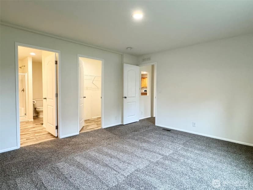 Property photo for 871 Spruce Street Se, Olympia photo 7