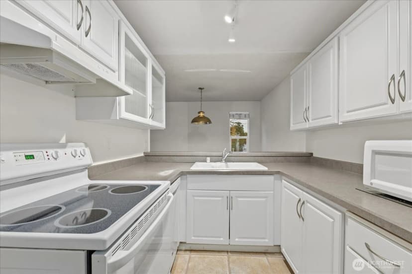 Property photo for 11815 93rd Lane Ne #203, Kirkland photo 11
