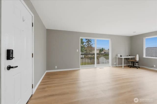 Property photo for 818 Sw 120th Street, Seattle photo 3