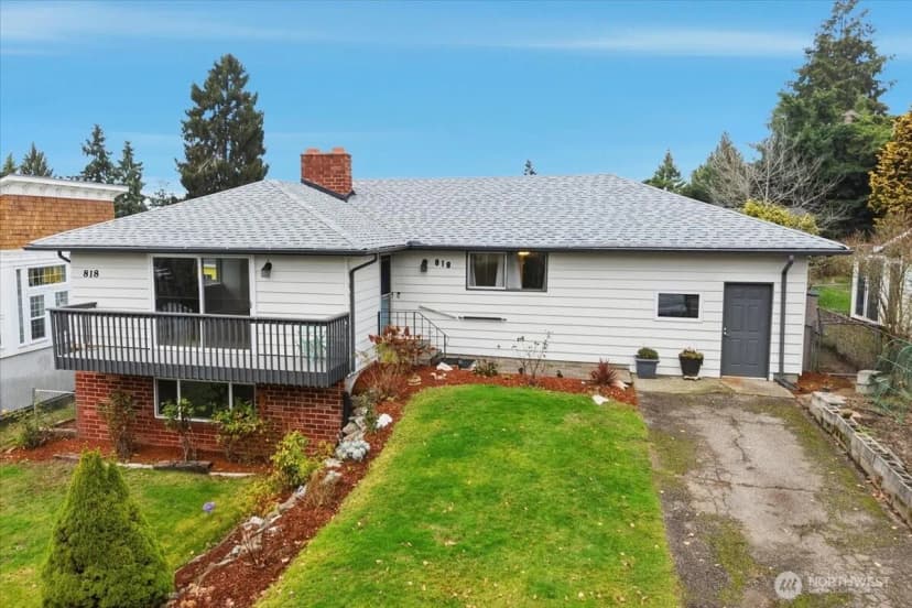 Property photo for 818 Sw 120th Street, Seattle