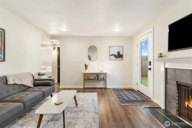 Property photo for 9018 14th Avenue Sw, Seattle photo 4