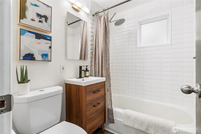 Property photo for 9018 14th Avenue Sw, Seattle photo 11