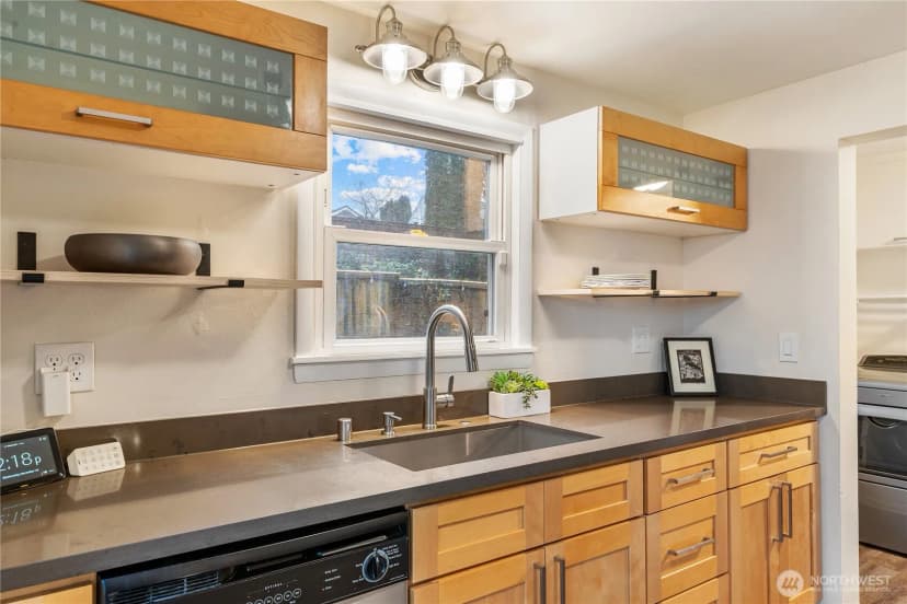 Property photo for 9018 14th Avenue Sw, Seattle photo 12