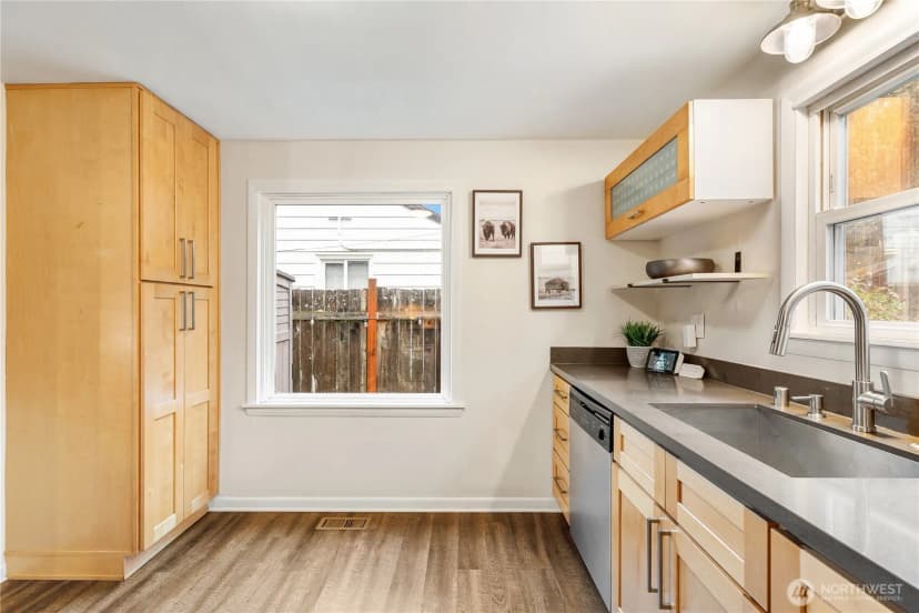 Property photo for 9018 14th Avenue Sw, Seattle photo 13