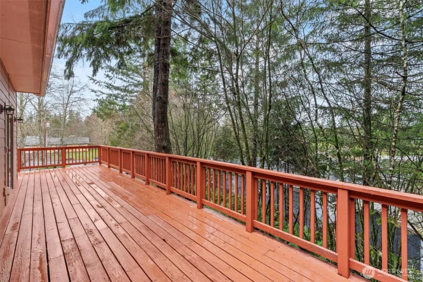 Property photo for 120 W Prairie Loop Road, Elma photo 10