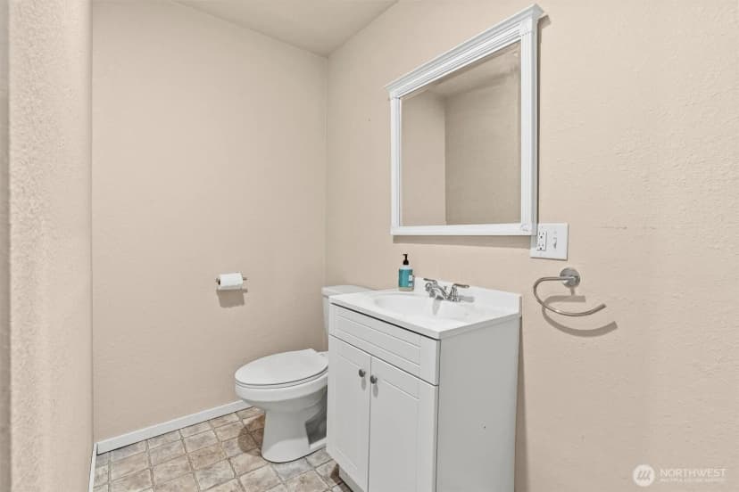 Property photo for 120 W Prairie Loop Road, Elma photo 32