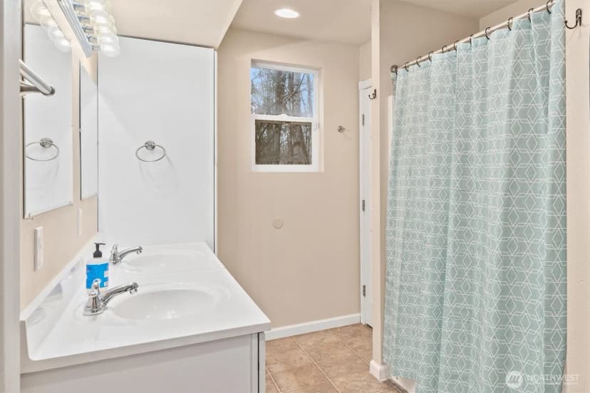 Property photo for 120 W Prairie Loop Road, Elma photo 19