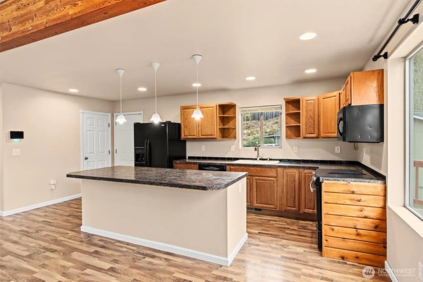 Property photo for 120 W Prairie Loop Road, Elma photo 12