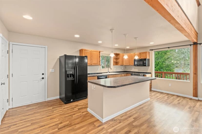 Property photo for 120 W Prairie Loop Road, Elma photo 13
