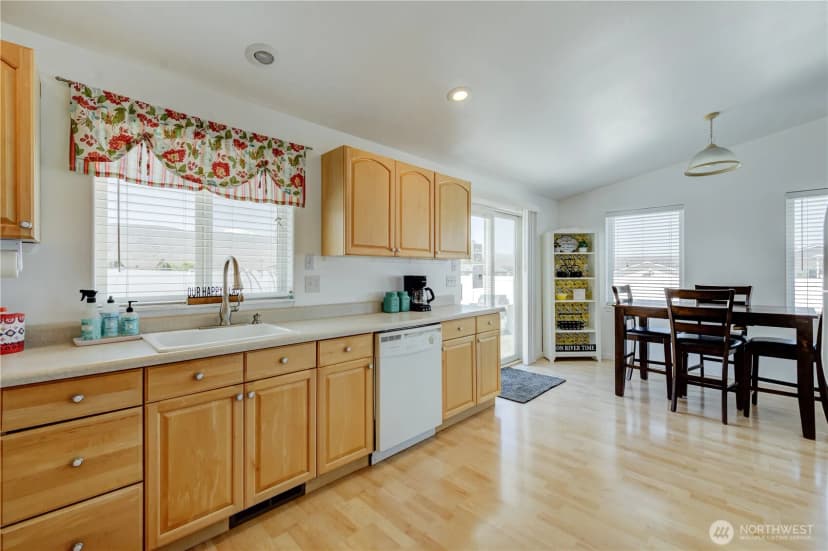 Property photo for 304 Airport Way Sw, Mattawa photo 11