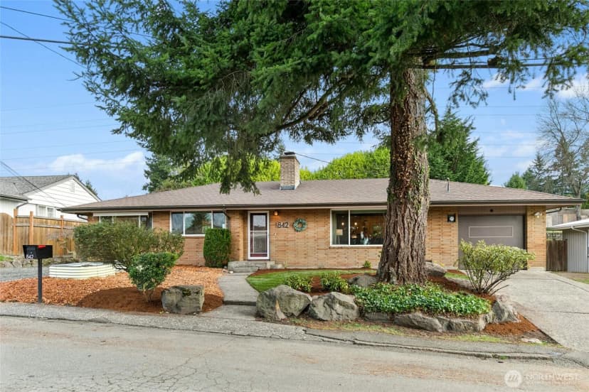 Property photo for 842 Lynnwood Avenue Ne, Renton