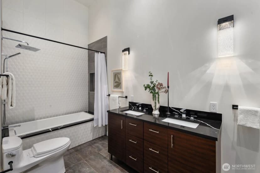 Property photo for 1644 32nd Avenue W, Seattle photo 13