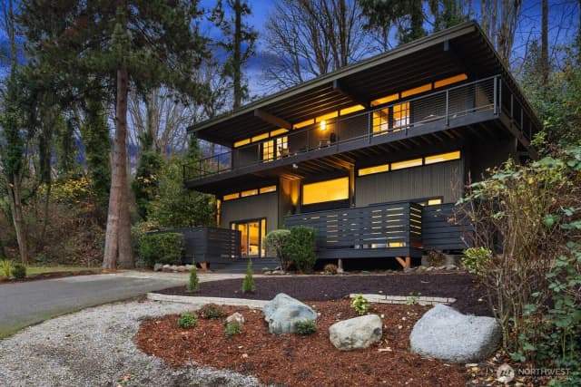 Property photo for 1644 32nd Avenue W, Seattle photo 3