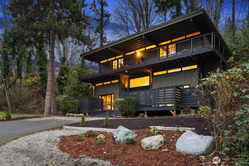 Property photo for 1644 32nd Avenue W, Seattle photo 3