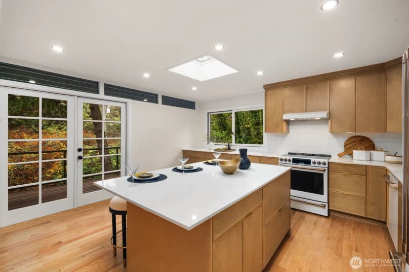 Property photo for 1644 32nd Avenue W, Seattle photo 18