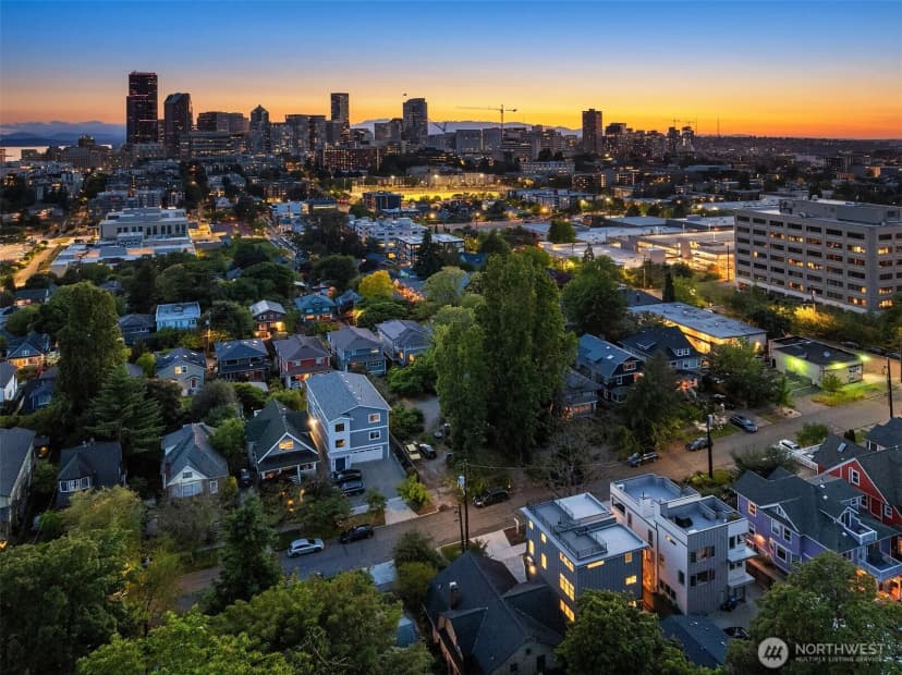 Property photo for 332 17th Avenue, Seattle photo 2