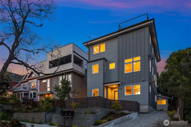 Property photo for 332 17th Avenue, Seattle