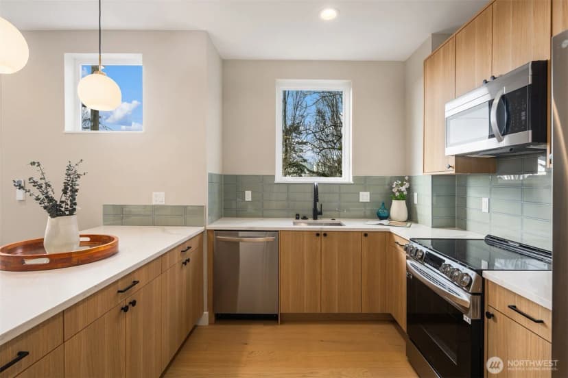 Property photo for 332 17th Avenue, Seattle photo 8