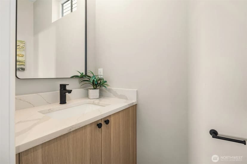 Property photo for 332 17th Avenue, Seattle photo 12