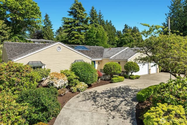 Property photo for 4226 92nd Avenue Ne, Yarrow Point photo 2