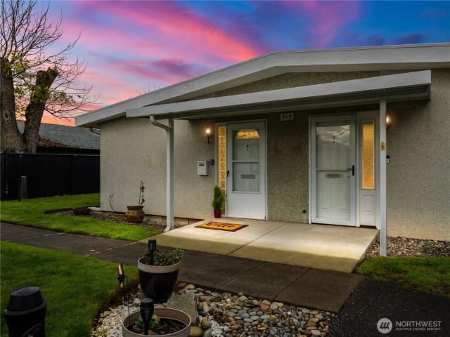 Property photo for 319 7th Se #1, Puyallup