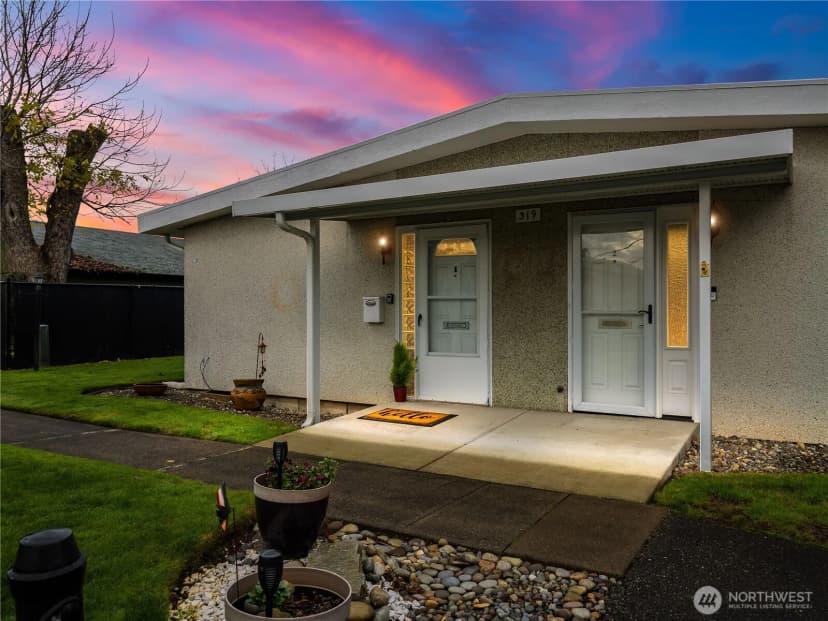 Property photo for 319 7th Se #1, Puyallup