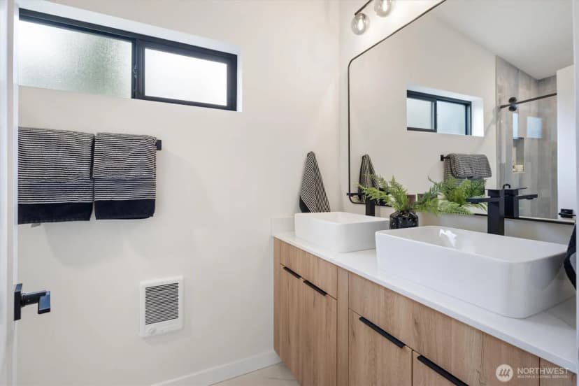 Property photo for 9003 30th Avenue Sw #b, Seattle photo 15