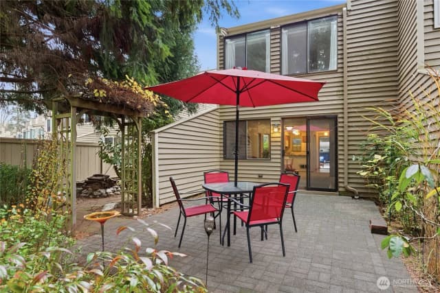Property photo for 9606 Ne 121st Lane, Kirkland photo 4