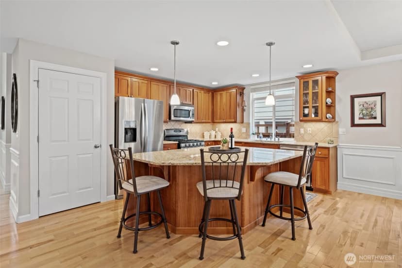Property photo for 2456 30th Avenue Ne, Issaquah photo 5