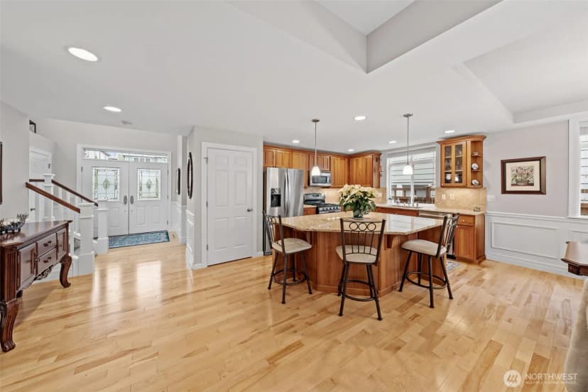 Property photo for 2456 30th Avenue Ne, Issaquah photo 4