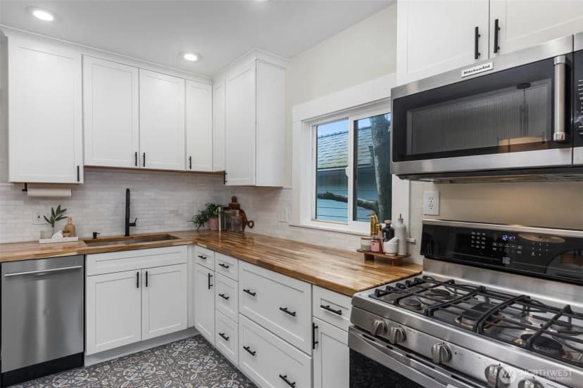 Property photo for 335 N 104th Street, Seattle photo 10
