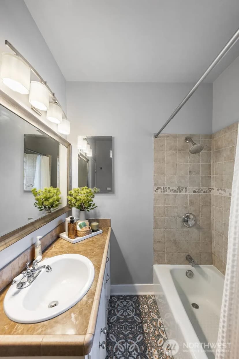 Property photo for 335 N 104th Street, Seattle photo 15