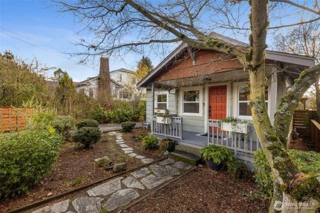 Property photo for 335 N 104th Street, Seattle photo 2