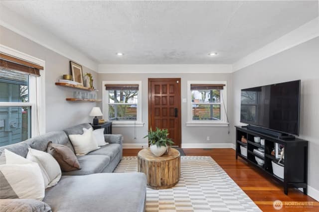 Property photo for 335 N 104th Street, Seattle photo 5