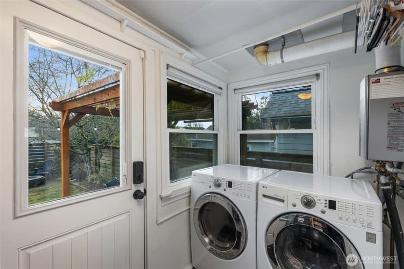 Property photo for 335 N 104th Street, Seattle photo 16